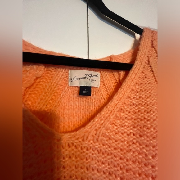 Women’s size L Universal Thread sweater. - Picture 2 of 3